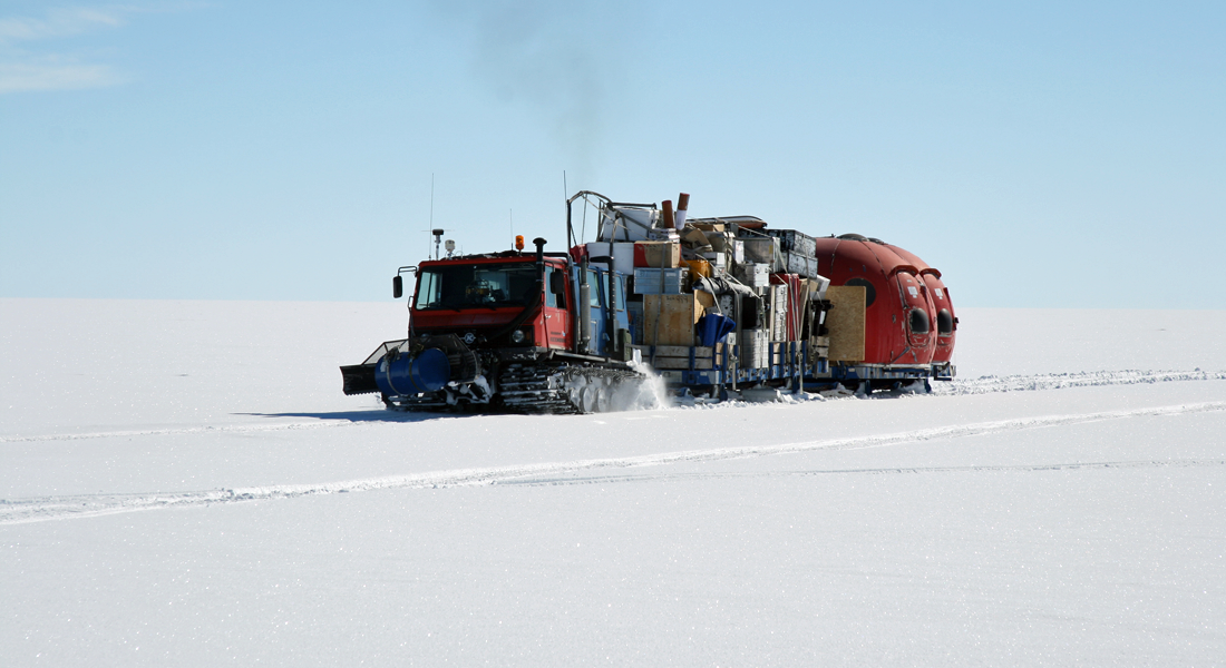 Traverse vehicle train moving cargo from the former NGRIP camp to the NEEM site 